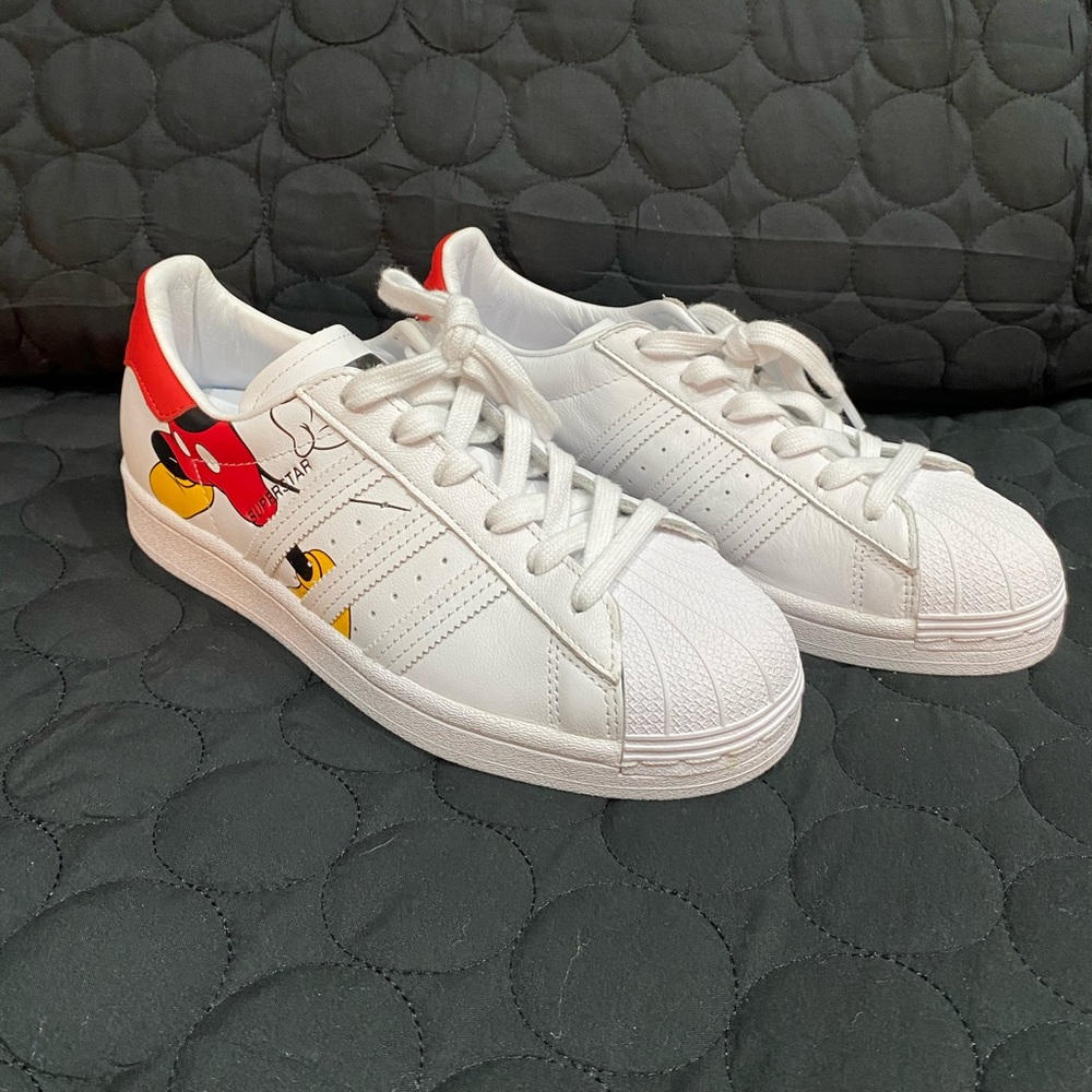 Size 6- adidas Superstar x Mickey Mouse Color 2020